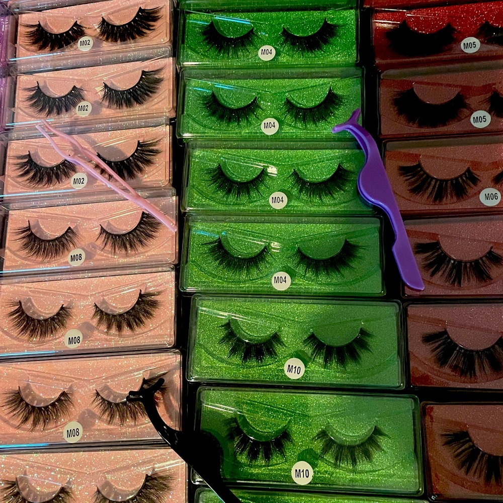 False eyelashes